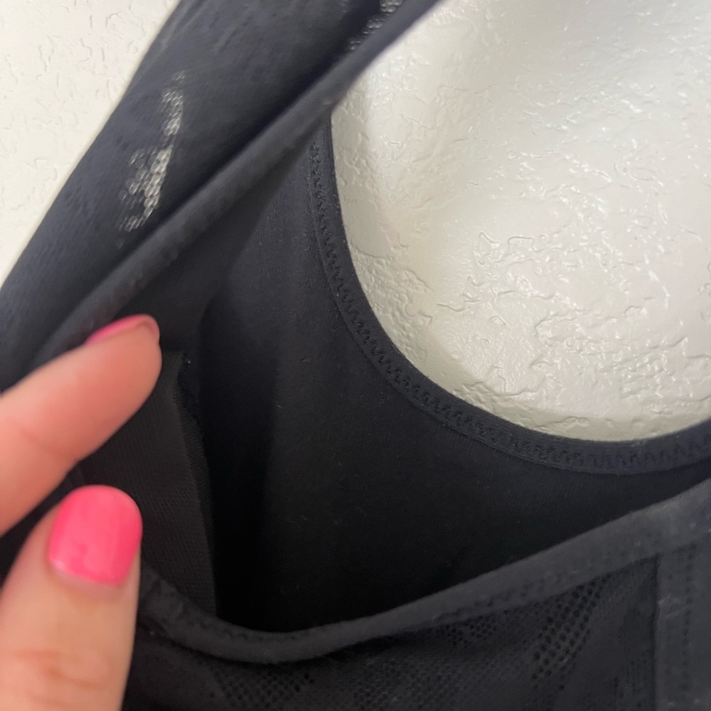***Bundle 2 for $10 deal*** Lululemon black lace size 4 tank top - Picture 6 of 6